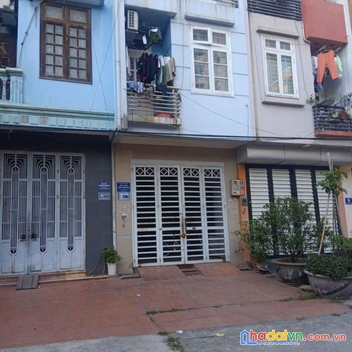 Mua 1 được 2 .bán nhà ngọc lâm. trung tâm phố, nhà 3 tầng , 34m, giá 2.35 tỷ