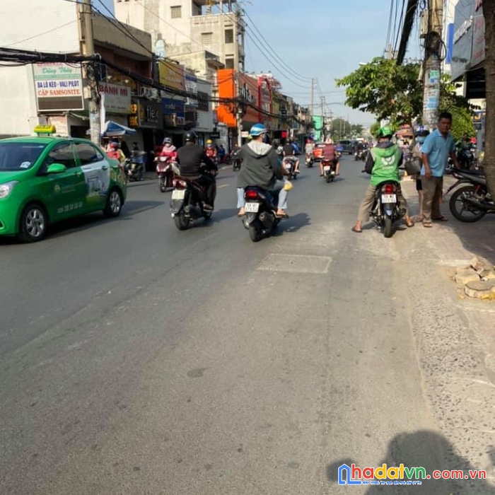 Siêu phẩm mặt tiền đường cách mạng tháng tám, ngang 20m bề thế, chưa đền bù.