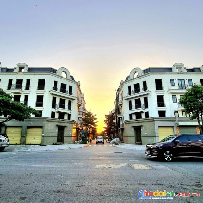 Căn shophouse duy nhất còn bán gần ub gia lâm, chung cư blue star. giá hấp dẫn. lh 0926782459.