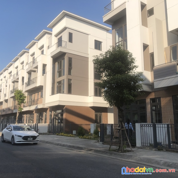 Bán căn shophouse gần dân cư đông đúc đường rộng 2 ô tô tránh nhau