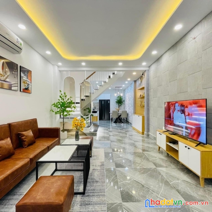 Bán nhà bát khối 45m2*5t 3.5 tỷ. ngõ rộng, xe tải 5 tấn ô tô đỗ cửa.