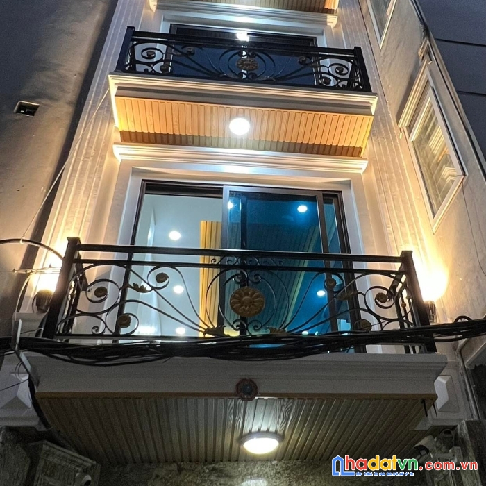 Tòa ccmn lạc long quân - tây hồ 88m 8t, mt 5.2m. dt gần 2 tỷ/năm. 30 phòng khép kín. 14.7 tỷ.