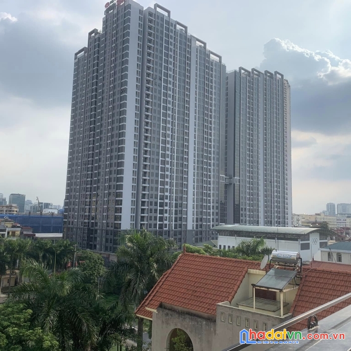 Bán nhà trần quốc hoàn-cầu giấy-110m2-mt 6.6m-hơn 32 tỷ-toà nhà văn phòng-phân lô ô tô tránh