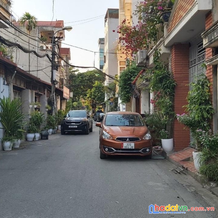Ngô gia tự - long biên, 95 m, mt 5.6m, giá 8 tỷ, ô tô 7 chỗ vào nhà, đường ô tô tránh,  0909258391