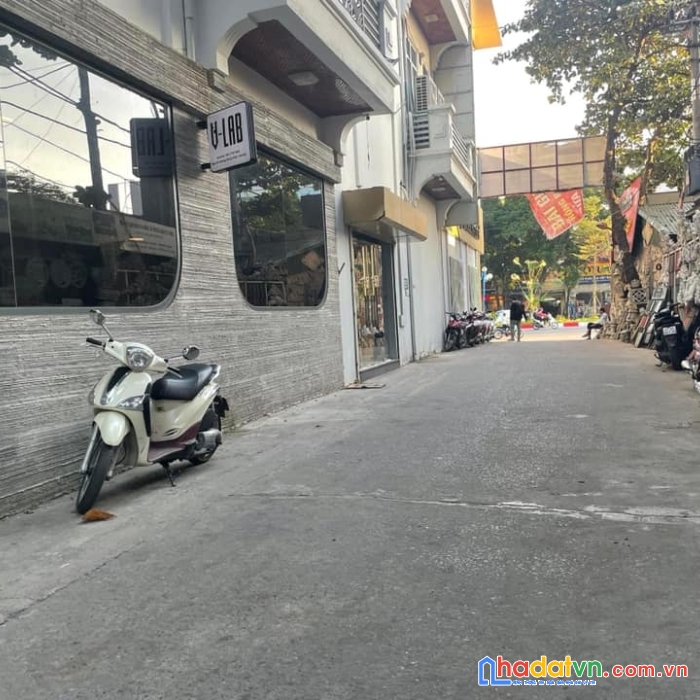 Nhà hoàng quốc việt - cầu giấy. phân lô. ô tô gần sát phố. dt 72m. giá 11,7 tỷ