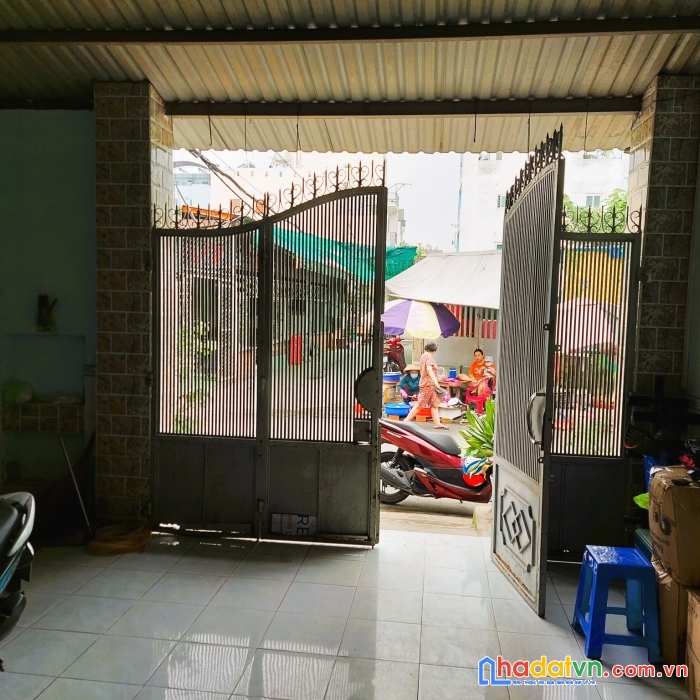H192bt - xe hơi vào nhà - ngang lớn 5.45m - cách mặt tiền lê văn quới vài chục mét - 81.4m2 - giá