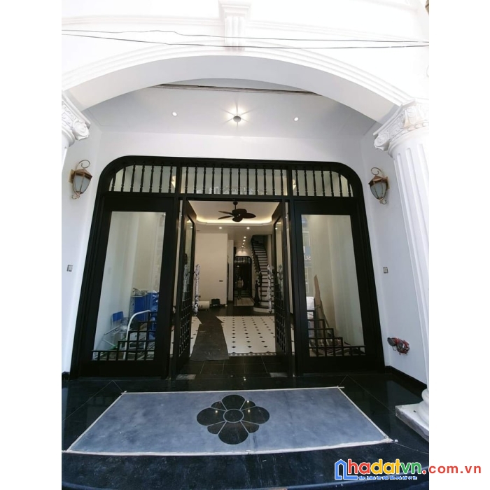 Bán ks mặt phố triệu việt vương - tuệ tĩnh - mai hắc đế. dt 110m2. 10 tầng. giá 99 tỷ