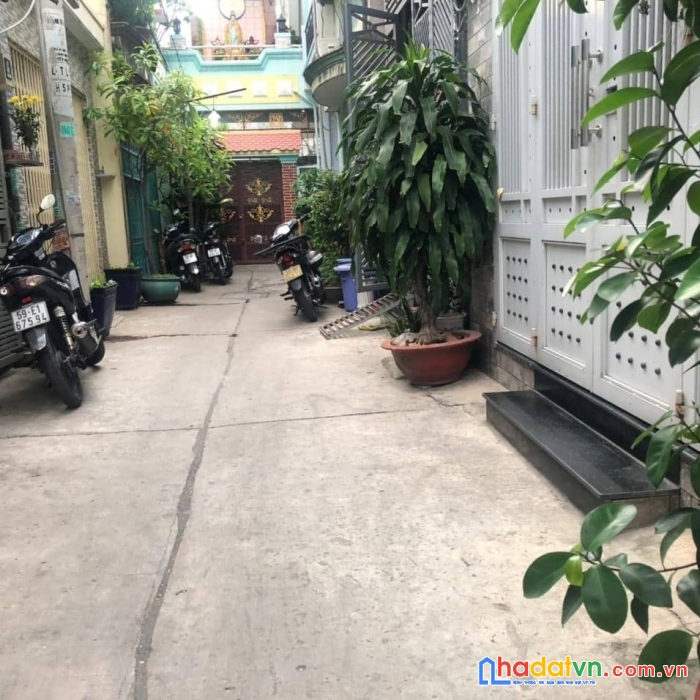 Bán nhà 2 tầng đường tỉnh lộ 10, hẻm xe hơi, 43m2 chỉ 3.7 tỷ, giáp quận 6