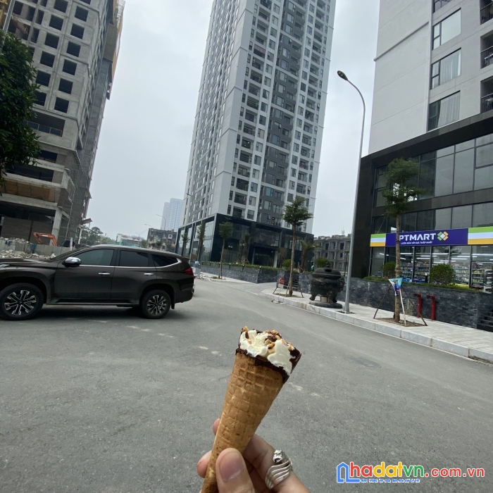 Có căn 2n cần bán tại rose town số 79 đường ngọc hồi. giá 2,8 tỷ. lh: 0338 713251