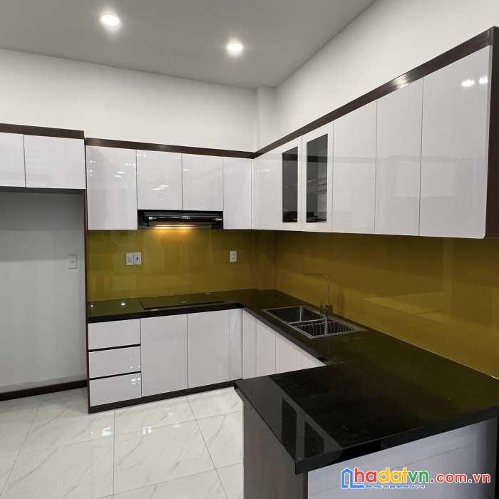Bán nhà hxh lạc long quân, 45m2, giáp bắc hải, 4 tầng, nhỉnh 6 tỷ