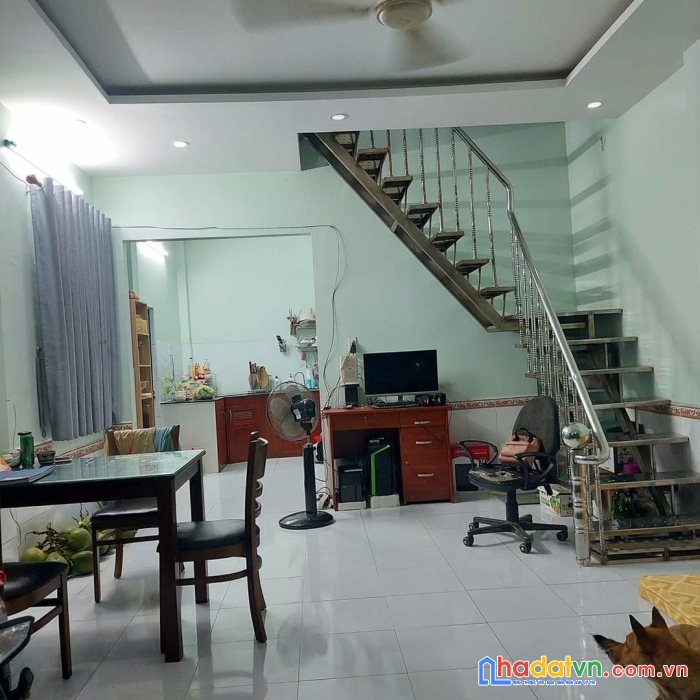 Chỉ 3.5 có ngay nhà 2 tầng gần chợ thủ đức, sổ hồng riêng, nở hậu nhẹ, dt 45 m2