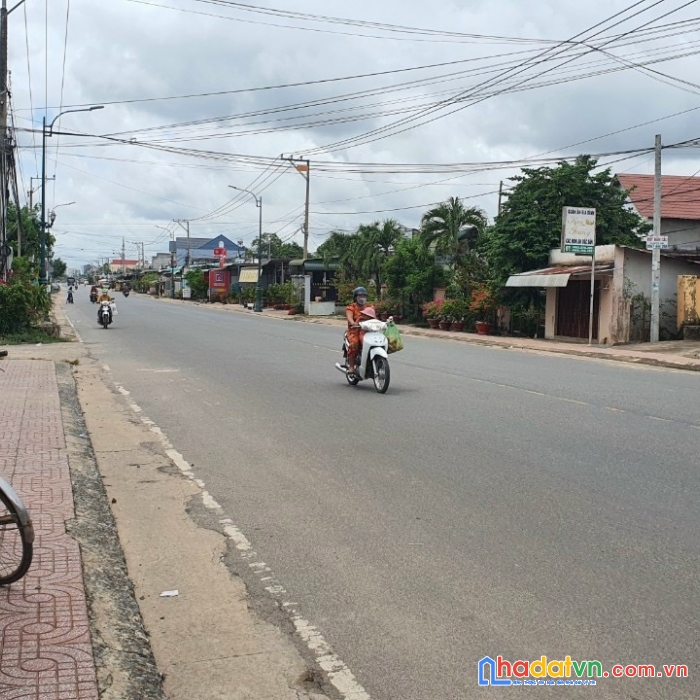 Đất mặt tiền 26m ngay trung tâm cần bán