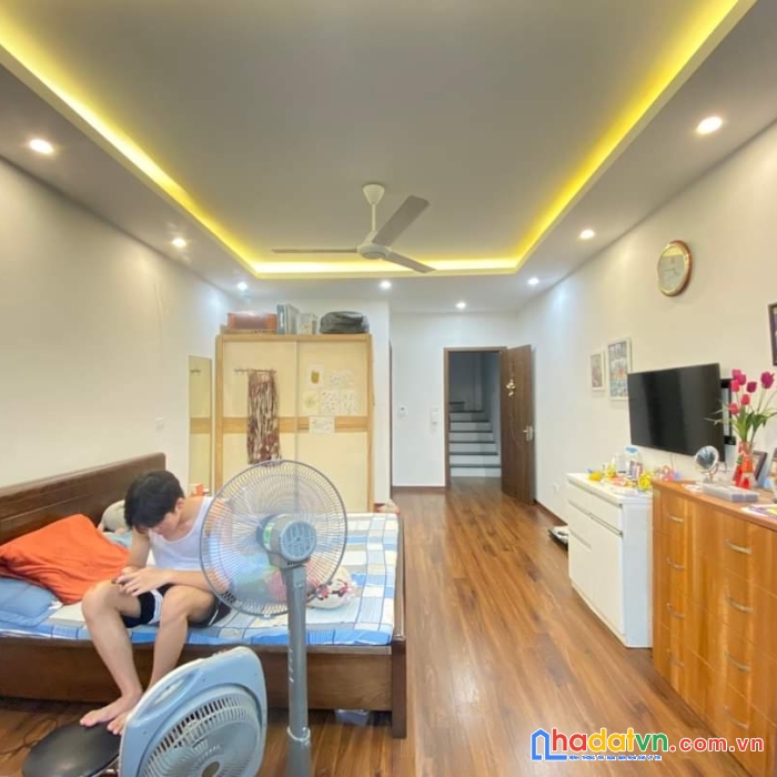 Bán nhà phố khâm thiên: 43m2, 5 tầng, 3 ngủ, mt 4m, ngõ nông gần phố. 3.4 tỷ