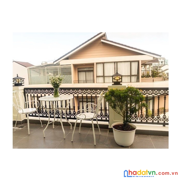 Cần bán gấp khách sạn đang kinh doanh trên đường nguyễn thị nghĩa, phường 2, tp. đà lạt, giá 17,8