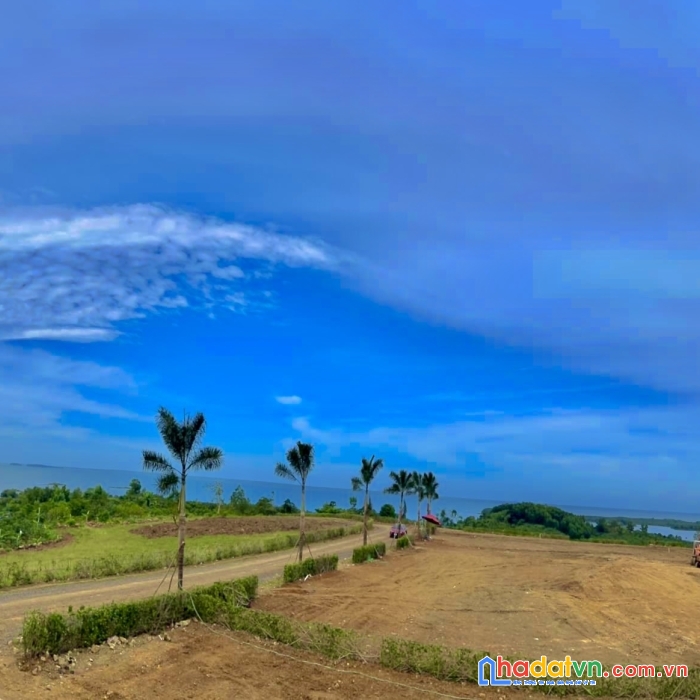 Vườn view chính diện hồ trị an túc trưng định quán đẹp nhất khu vực