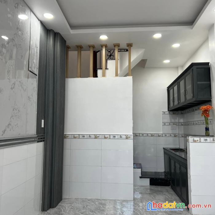 Bán nhà sát mặt tiền đường tân hòa đông - hẻm ba gác, 3 tầng, 2 pn, vị trí đẹp