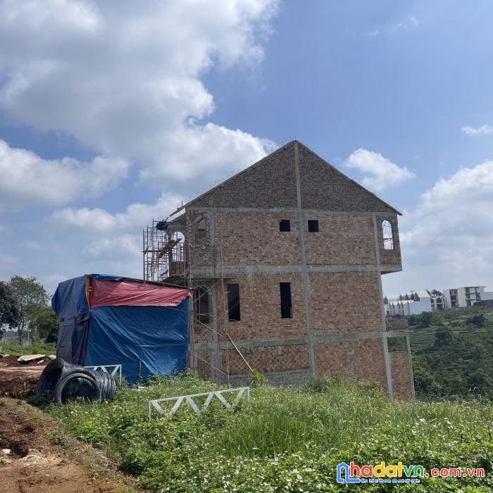 Bán đất tại ngã 5 dambri - 200m2 thổ cư - mặt tiền đường nhựa 8m, sổ hồng chính chủ, sang tên nhanh