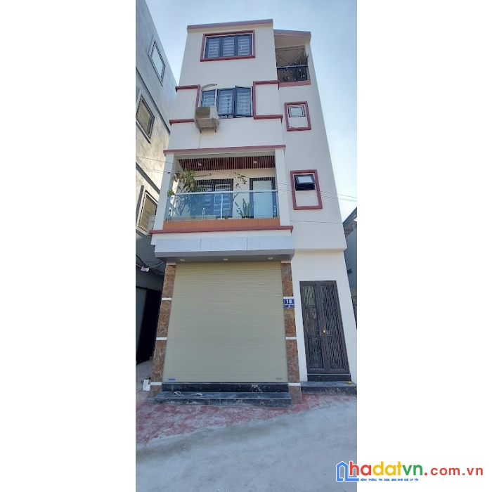 Bán nhà đàm quang trung 40m2*4t giá 3.3 tỷ. hàng xóm trung tâm thương mại.