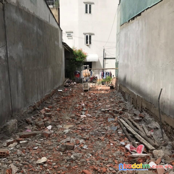 Đất trống tiện xây mới - sát bên là khu phân lô đồng bộ cao tầng - kế bên bãi giữ xe hơi