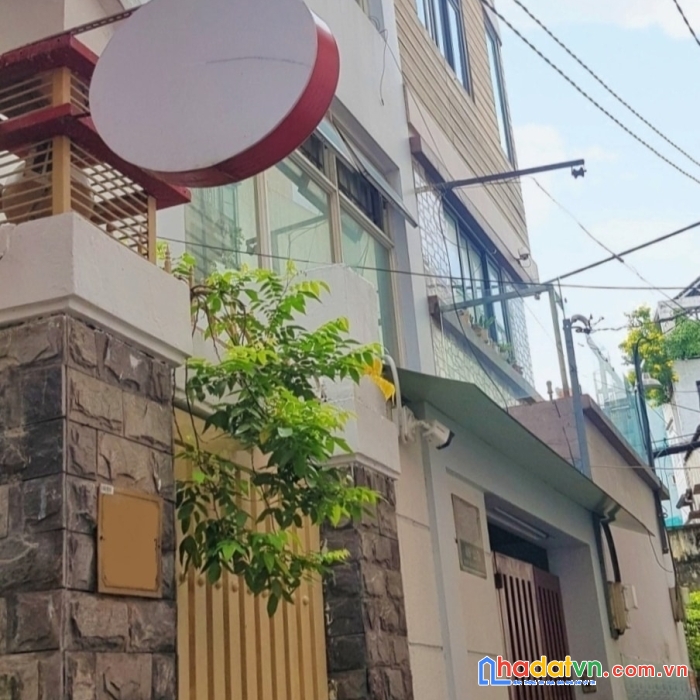 Huỳnh văn bánh -75m2 chỉ 7.9 tỷ - ngang 4m6-khu dân trí cao-yên tĩnh -xem là mua.
