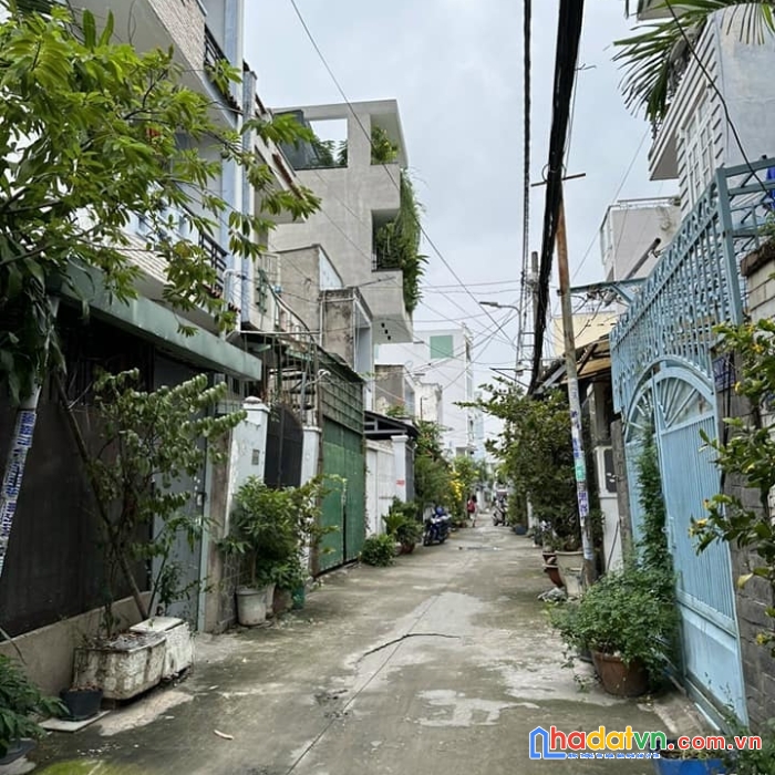 Nhà hxh vào nhà-đất mới-2 tầng*mới-nở hậu-giá hơn 4 tỷ.
