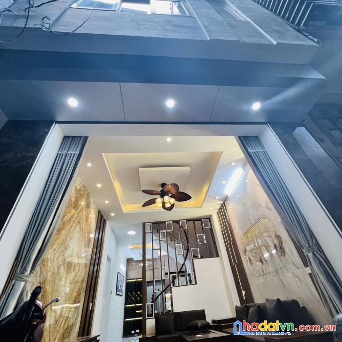 Bán lâu đài sang chảnh 51m2*5t phố minh khai chỉ hơn 3 tỷ