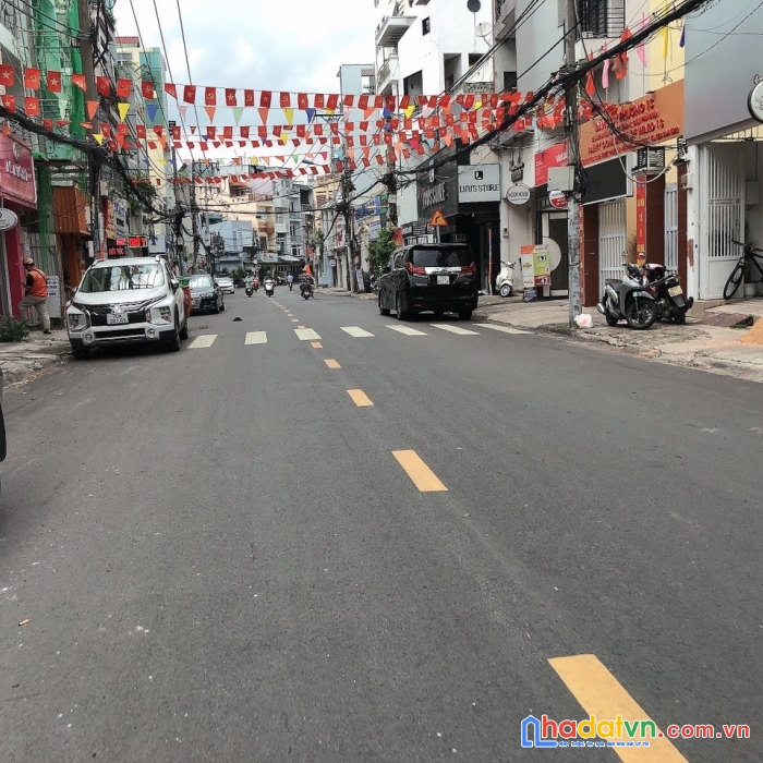 Nhà phố 4 tầng xinh hẻm vip huỳnh văn bánh, 52m2, xe hơi vào nhà, thắng trục, 9.5 tỷ.