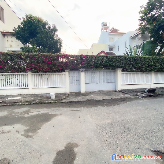 Chính chủ cần bán gấp nhà mt đường hoàng diệu, quận 4 sát quận 1, dt 108m, 35 tỷ tl