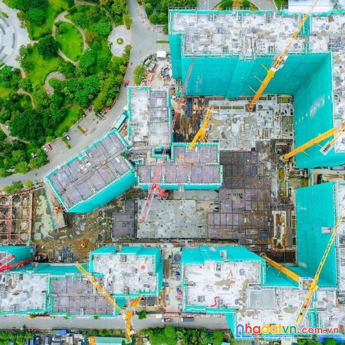 Vị trí shophouse bao bọc bởi 5 mặt tiền đường,thuận tiện cho viêc mua bán, kinh ddoanh chỉ 50 căn