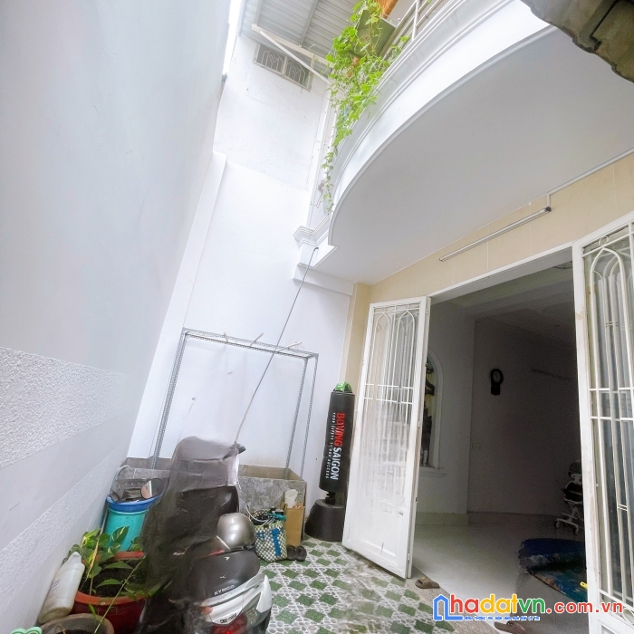 Cần bán căn nhà 1 trệt 1 lầu gần cầu ánh sao, quận 7– rộn ràng đón tết.
