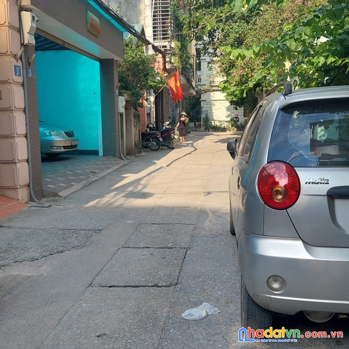 Nhà phùng chí kiên - hoàng quốc việt - cầu giấy. phân lô. ô tô đỗ cổng. dt 60m2. giá 9,3 tỷ