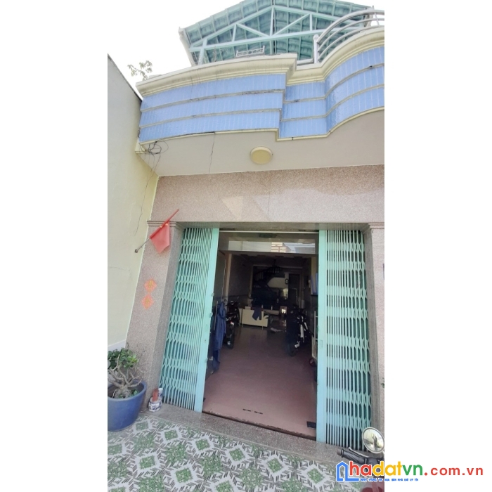 Nhà nở hậu mt thụt đường ba đình p10.q8. trệt,2 lầu,sân thượng. giá 15 tỷ tl
