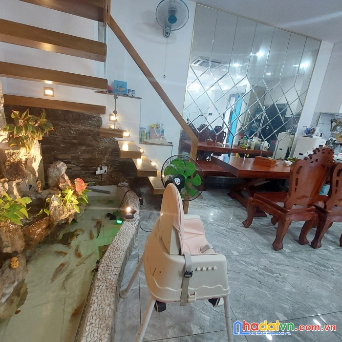 Bán nhà tân bình - lạc long quân -  100 triệu /m2 dt:  5.5 x 18. 2 tẩng.