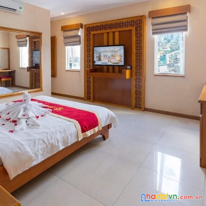 Giảm lần 3, bán khách sạn mới 2017,  ngang 8m,  mặt tiền đường lớn gần phan văn hớn