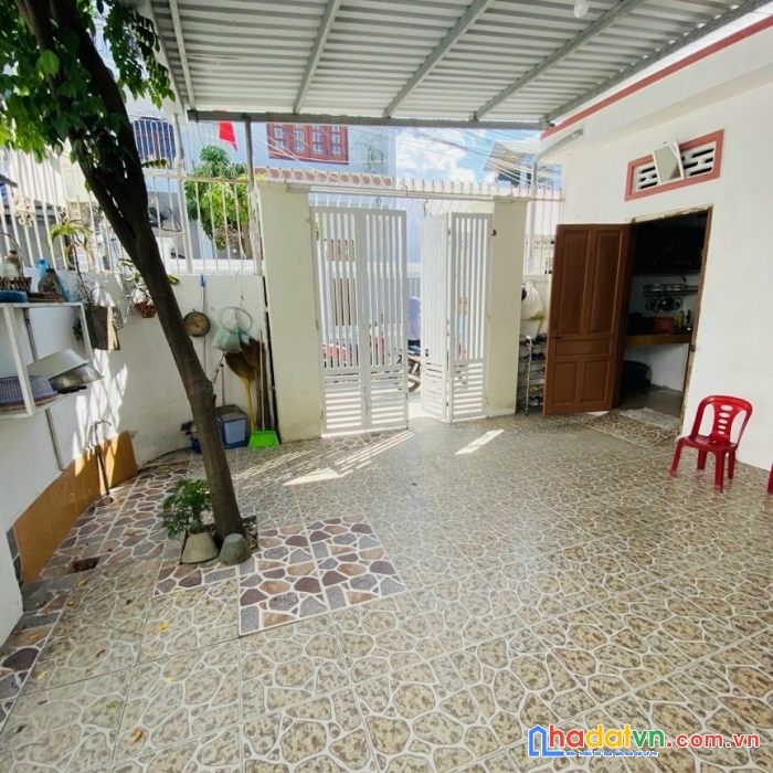 Bán nhà 2mt cấp 4 phước long, nha trang ngang 9m, giá 4,2 tỷ