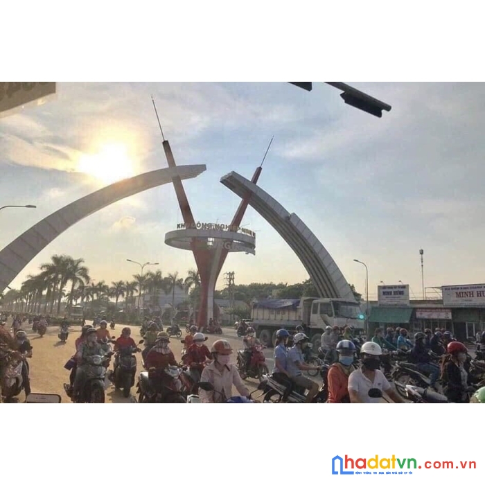 Chủ bể nợ bán lỗ 200 triệu lô đất sát kcn minh hưng, dân ở đông. bán gấp ạ