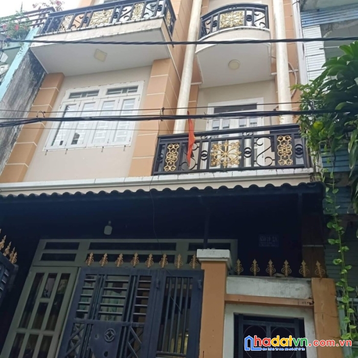 Hẻm xe hơi. ô tô ngủ trong nhà . hương lộ 2. bình tân.