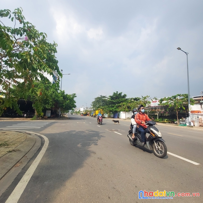 Mặt tiền tô hiệu tân phú-4 tầng-120m2- ngang khủng 7m, trả giá là bán.