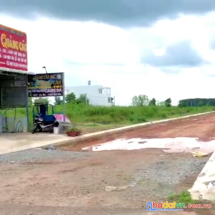 Đất mặt tiền trung tâm thị xã chơn thành. 2- 8 triệu/m2