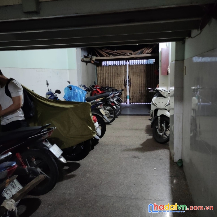 Cạnh chợ phạm văn hai khu vực vị trí vàng
 
 5 tầng - 35 phòng cho thuê - 70tr/ tháng.