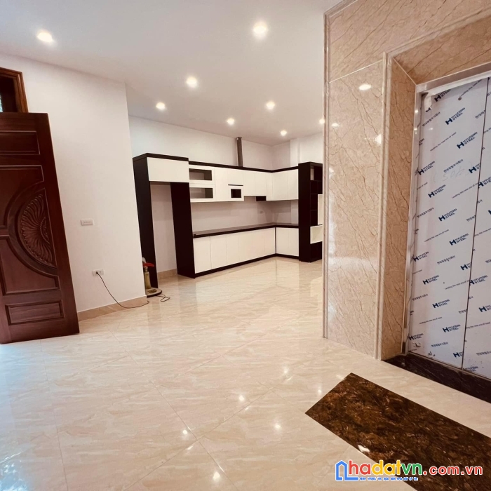 Bán nhà phạm văn đồng bắc từ liêm, lô góc, 2 thoáng, thang máy, gần ô tô, giá 4.6 tỷ