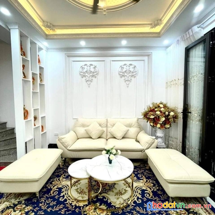 Nhà đẹp trần thái tông. 45m 4t mt4m. 2  thoáng, 100m ra ô tô. sổ vuông. giá: 5 tỷ.