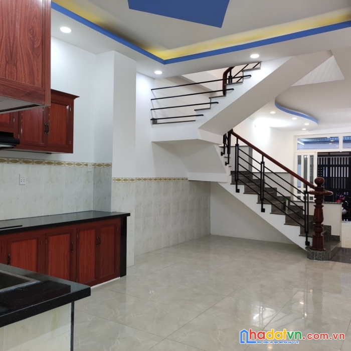 Bán nhà hxh lê trọng tấn tân phú 92m2 chỉ 7.5 tỷ, cách 1 căn ra mặt tiền.
