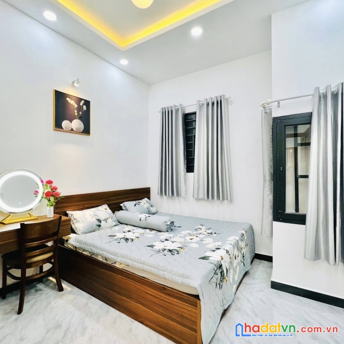 Cần bán  việt hưng,vị trí cực đẹp cách vinhome 50m.5t,3n,nhỉnh 3 tỷ.