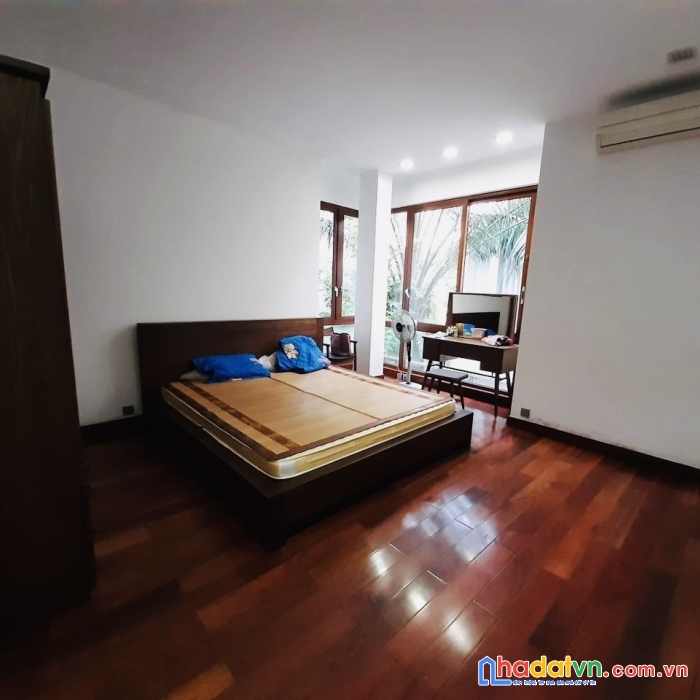 Bán nhà ngõ 239 bồ đề. 35m, 5 tầng, 3 ngủ full nội thất. nhỉnh 4 tỷ.