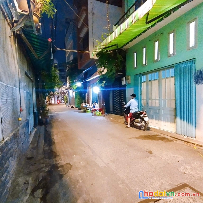 Bán nhà hxh thông hoàng hoa thám phú nhuận, mới ở ngay, 5 tầng đúc, 4tỷ 350.