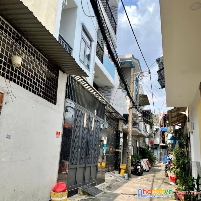 Bán nhà 3 tầng đường trịnh đình trọng, hẻm ba gác, 35m2 chỉ 4.3 tỷ, giáp tân bình