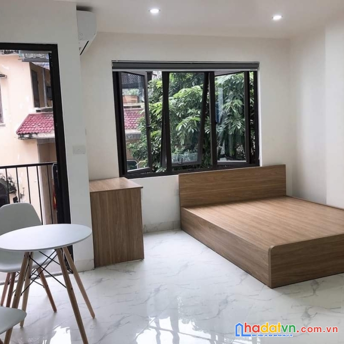 Bán tòa ccmm phố quan nhân, ô tô chạy vòng quanh, cạnh bãi gửi xe, 8 tầng tm, dt 700tr/năm
