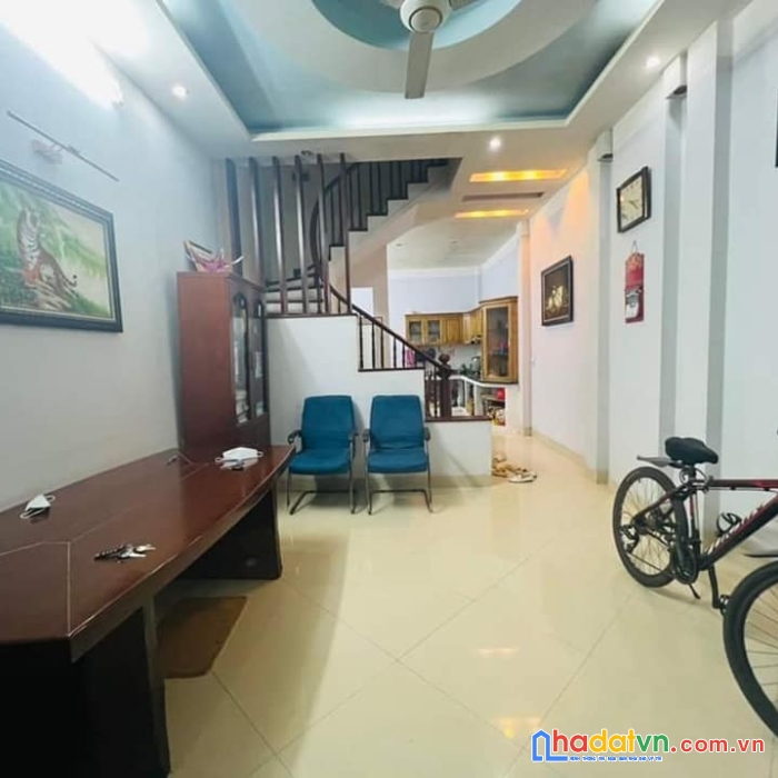 Trung tâm cầu giấy 55m2 - 2 mặt thoáng vĩnh viễn trước sau - kinh doanh sầm uất - ô tô vào nhà -