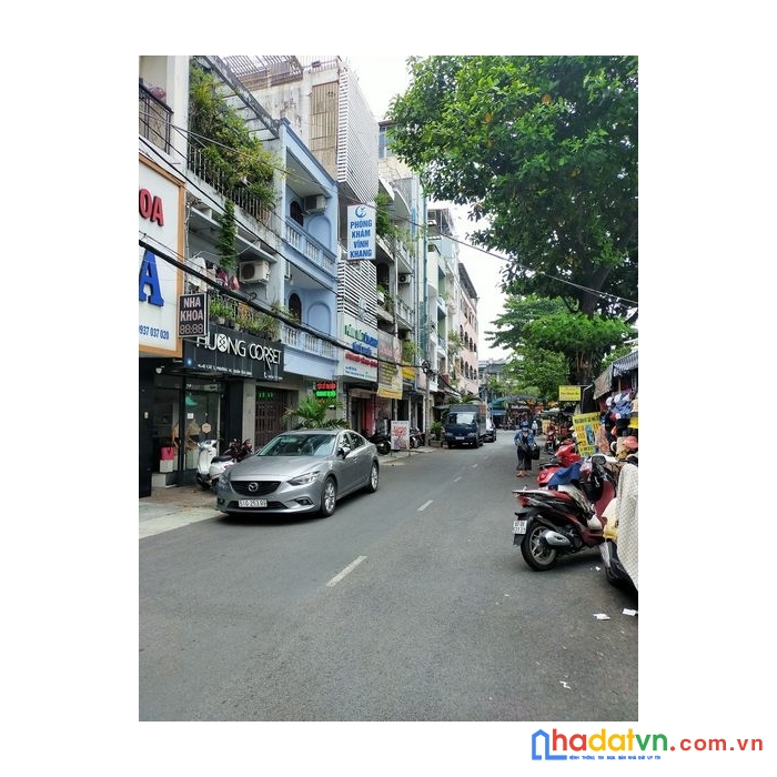 Mặt tiền kinh doanh đỉnh- đối diện chợ và công viên bàu cát- 4 tầng - không quy hoạch- lộ giới- 